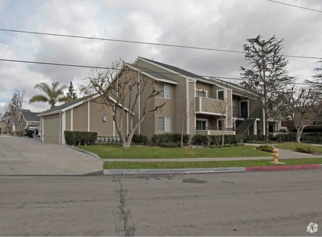 Building Photo - 2940 E Frontera St Rental