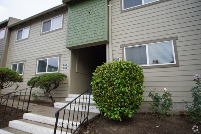 Building Photo - Spacious Two Bedroom in Heart of Buckman! Unit 1533 Rental
