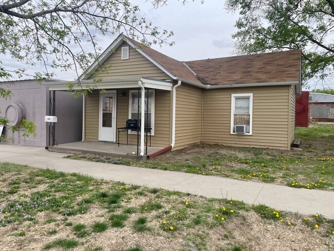 Photo - 306 W 5th St Casa