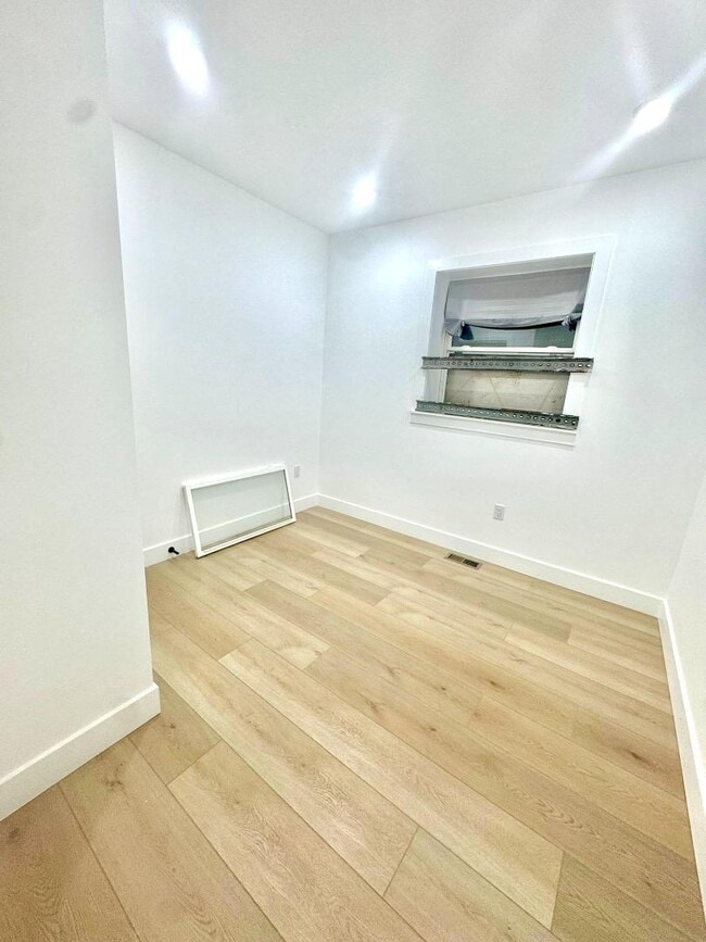 Photo - 828 E Woodlawn St