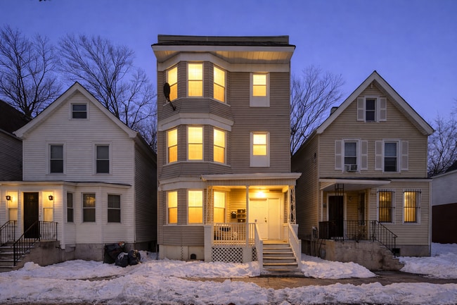 Building Photo - 791 S 15th St Unit 3