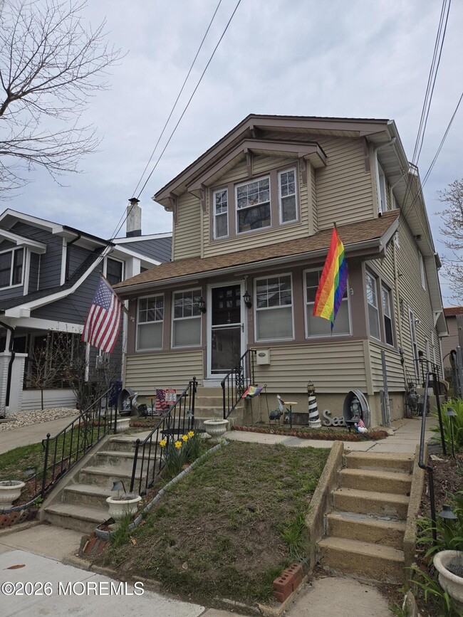 Building Photo - 904 Bergh St