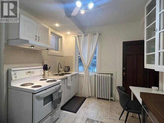 Photo - 335 Palmerston Blvd