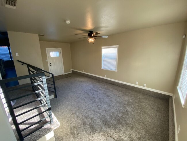 Photo - Updated 2 Bedroom Roseville Unit!