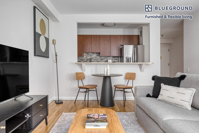 Photo - 120 W 21st St Unidad FL4-ID677