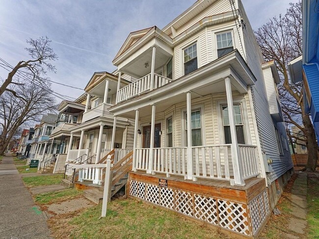 Building Photo - 531 Washington Ave Unit 2