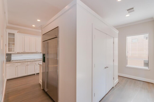 Photo - 650 Birdsall St