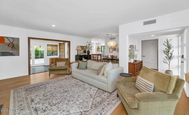 Photo - 103 W Palmcroft Dr