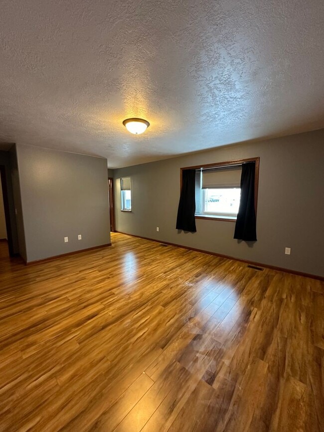 Photo - 3 Bedroom House!