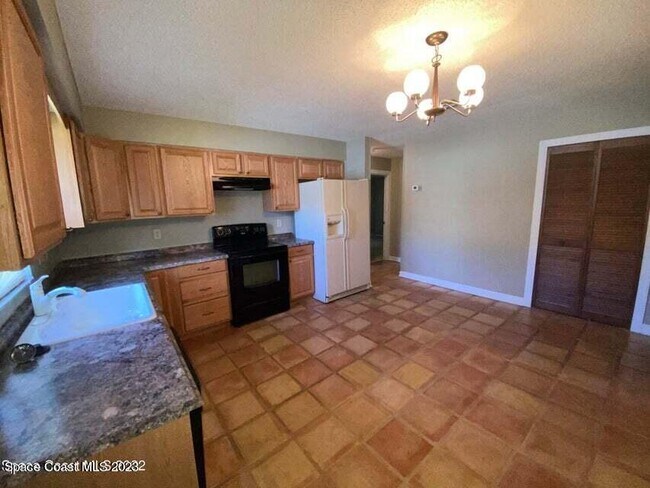 Photo - 15 W Towne Pl