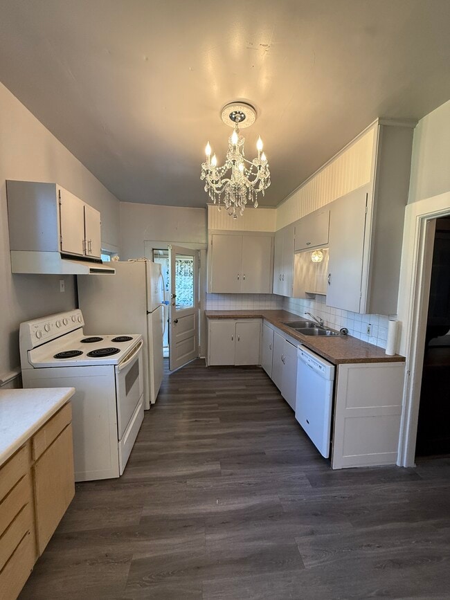 Cocina - 1504 W Dean Ave Casa Adosada