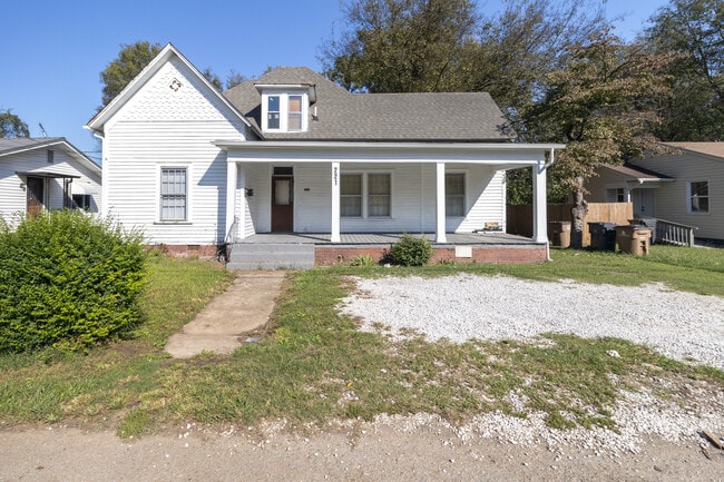 221 Hawthorne Ave Unit 3