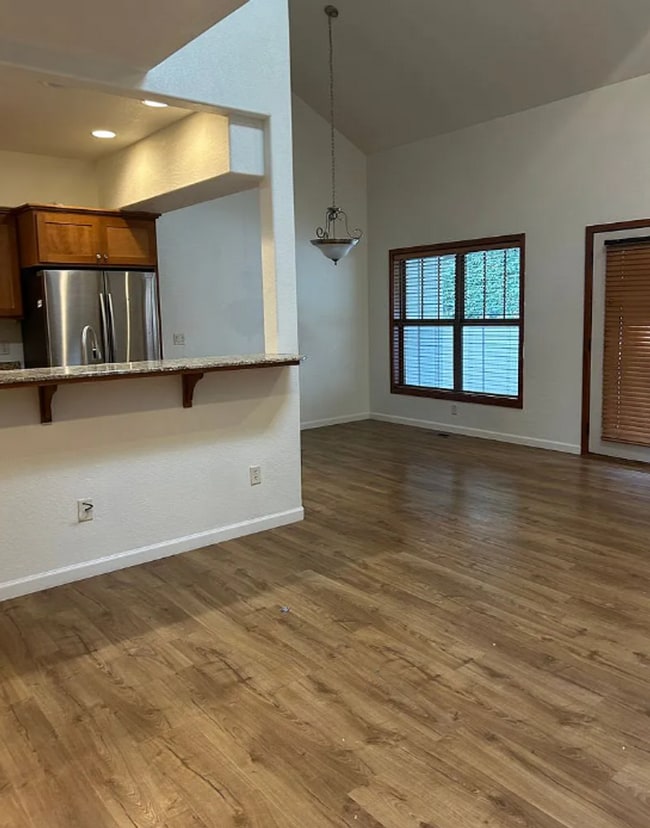 Photo - East Medford 2 bedroom 1.5 bathroom 2 story townhome