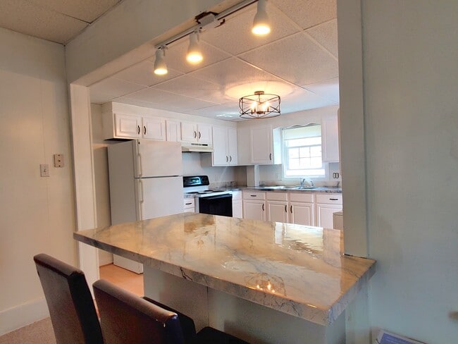 Building Photo - 658 Grand St Unit 101