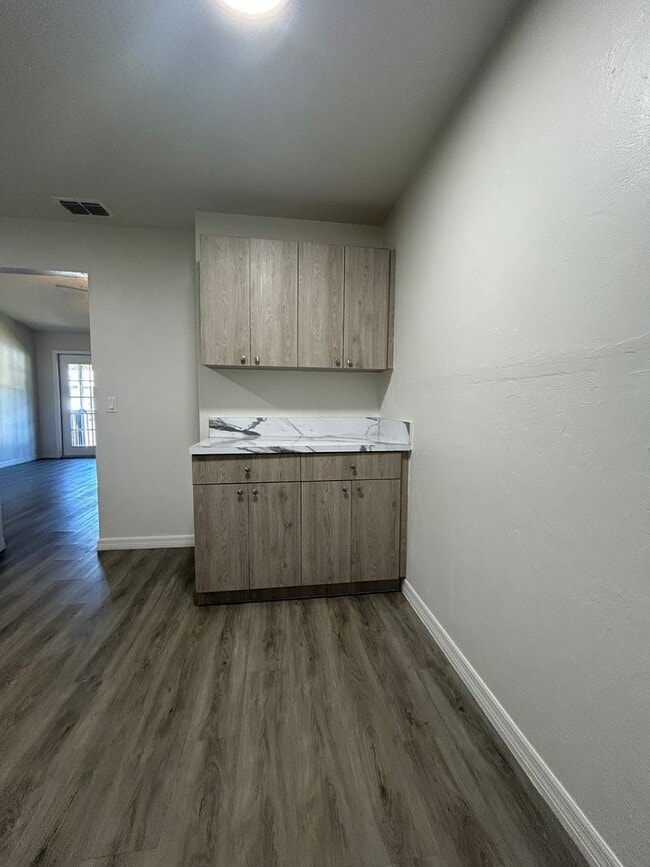 Photo - 2 bed 1 Bath Condo Unidad 3758 Lora Street,  4