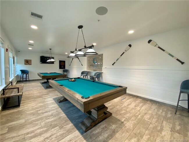 Photo - 380 NE Wharf Way
