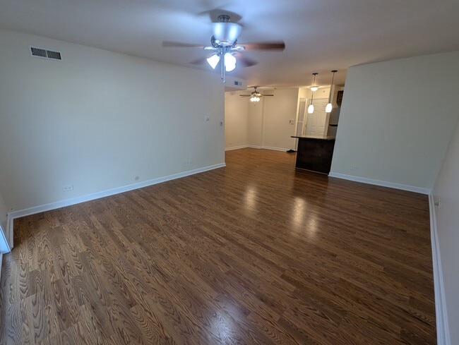 Photo - 16W465 Mockingbird Ln Unit 201