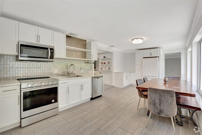 Building Photo - 701 NE 8th St Rental