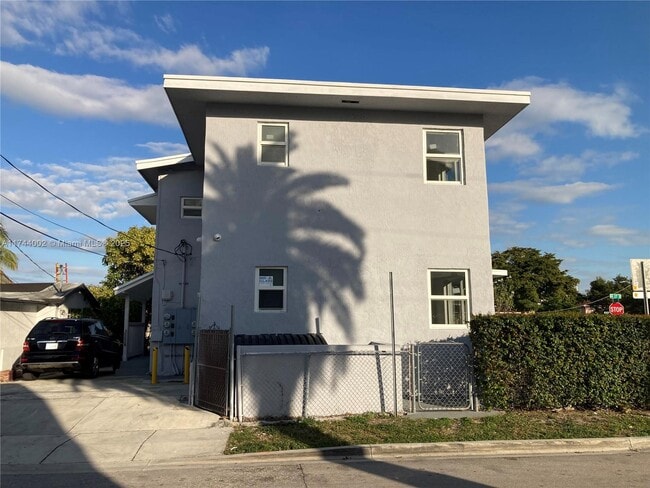 Photo - 1719 NW 1st St Unit 2