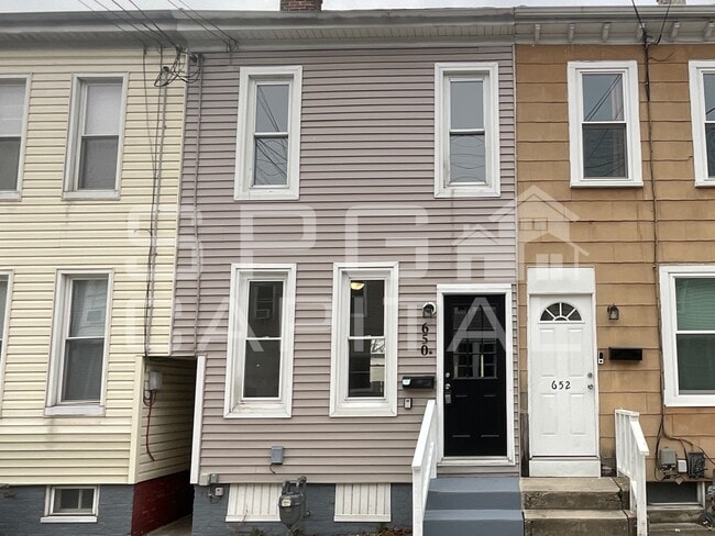 Building Photo - 650 W College Ave