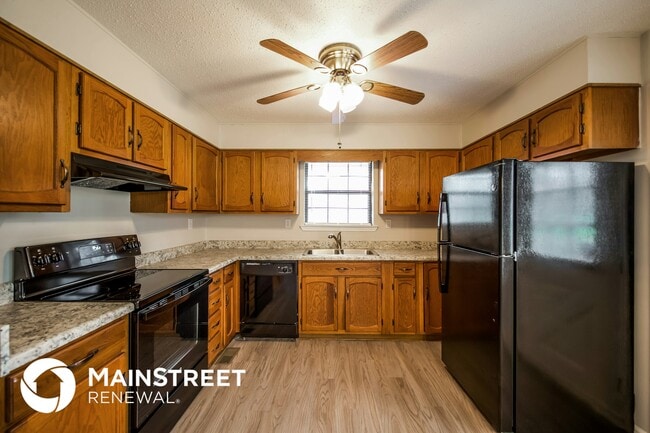 Photo - 21264 Royal Dr
