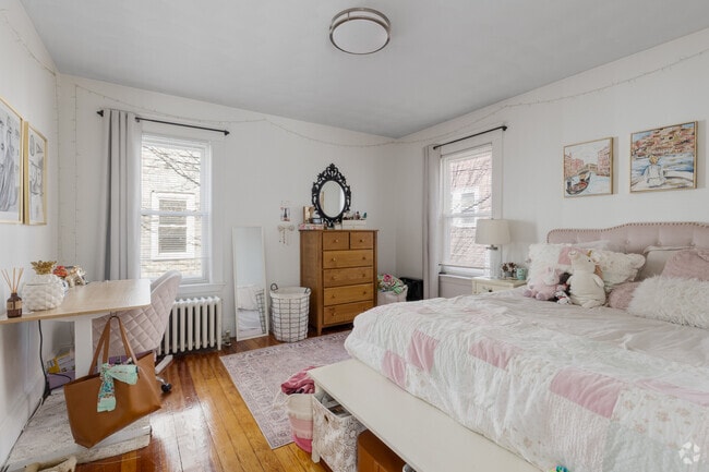 Building Photo - 93 Beacon St Unit 3 Rental
