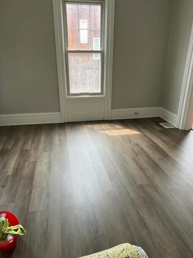 Photo - 294 W 5th St
