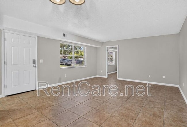 Photo - 53 Windtree Ln