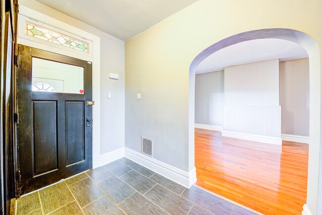 Photo - 103 Harwood St