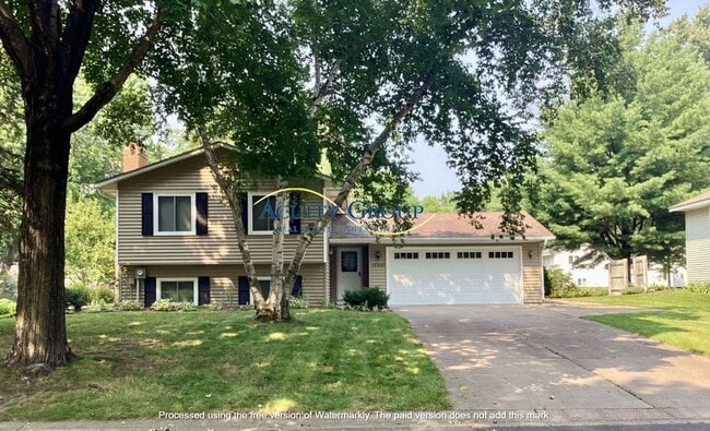 Building Photo - 3BR, 2BA Split Level Home