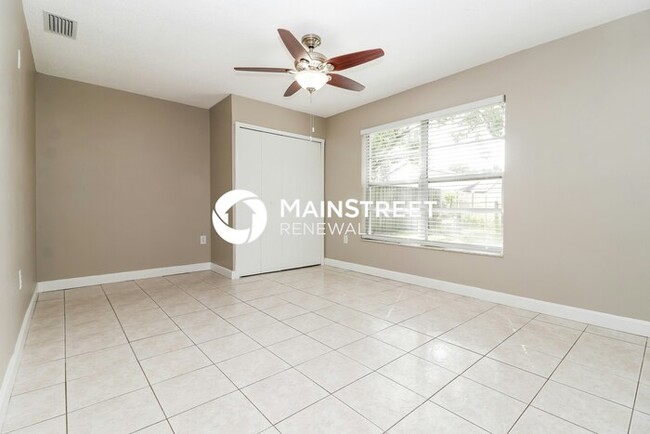Photo - 3 Bedroom Pet-Friendly Home in New Port Richey, FL with Main Street Renewal