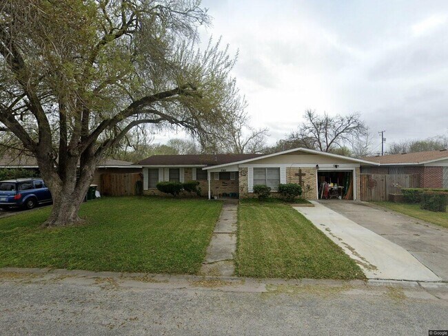 Photo - 2307 E Walnut Ave House