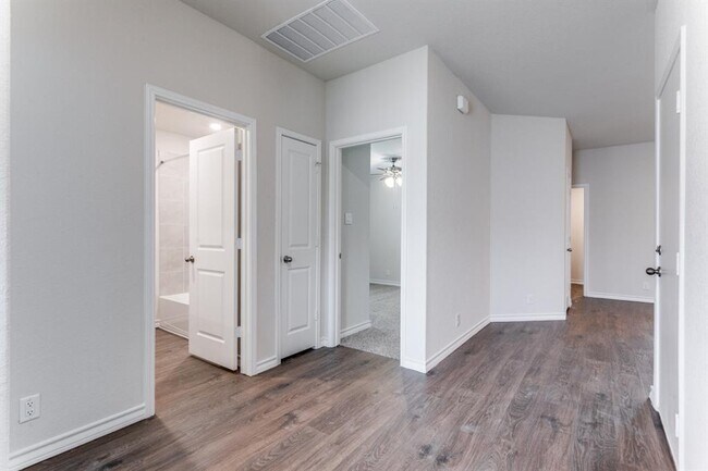 Photo - 21042 Gravel Keep