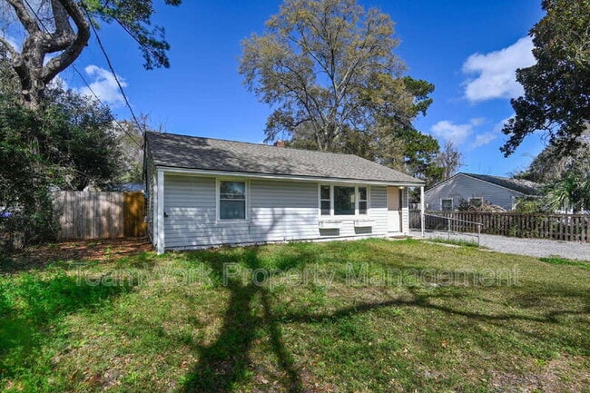 Building Photo - 3116 Matipan Ave