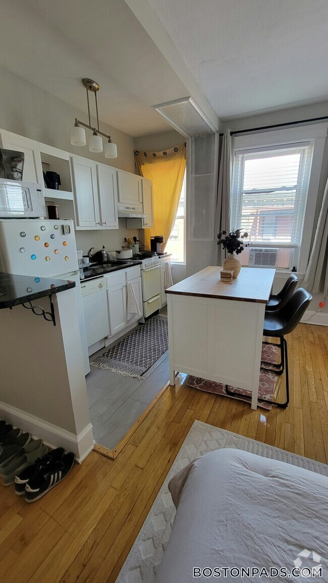 Building Photo - 1185 Commonwealth Ave Rental