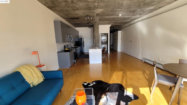 Photo - 311 Oak St Unit 725