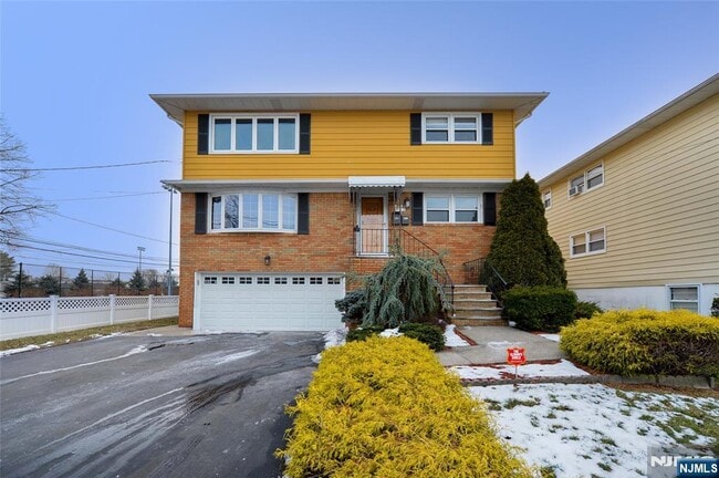 Building Photo - 52 Elizabeth St