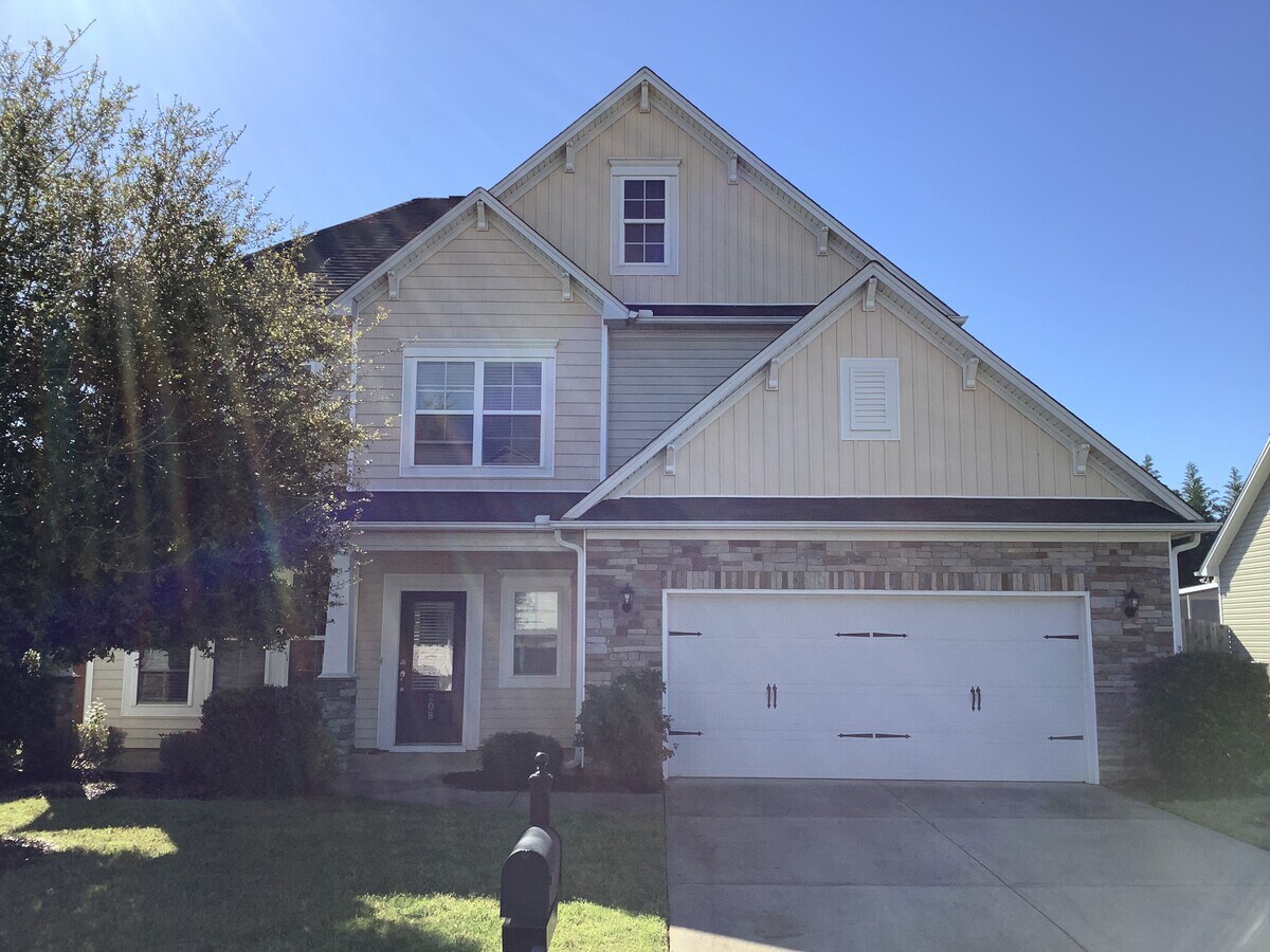 Photo - 208 Stonebury Dr