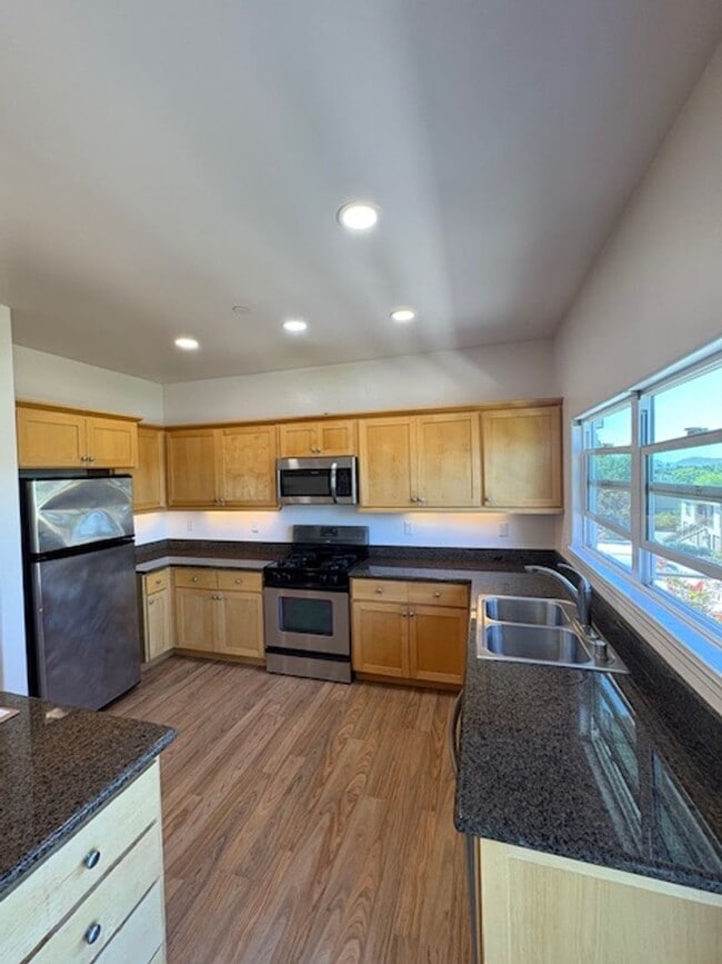Building Photo - 491 N Chorro St
