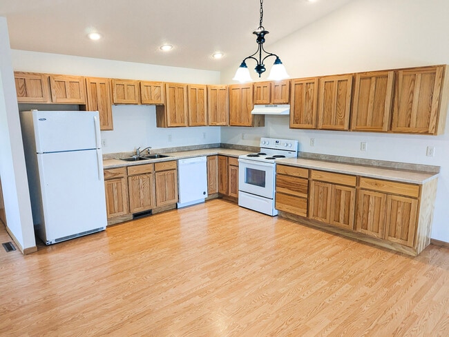 Photo - 5564 165th St E