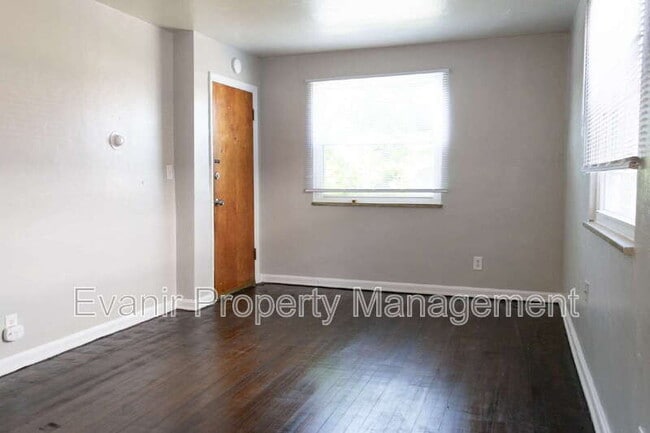 Photo - 113 Niagara Ave Unit 1