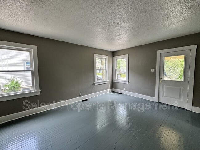 Photo - 454 Kinnaird Ave