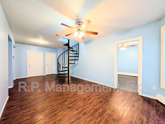 Photo - 61 Delos St W Unit Apt 4