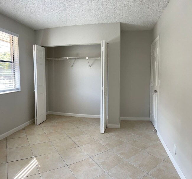 Photo - Limited Time Promo: up to 3 months off! Unit 11565-A2 - Westmount