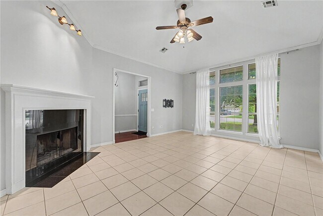 Photo - 220 Bluff Dr