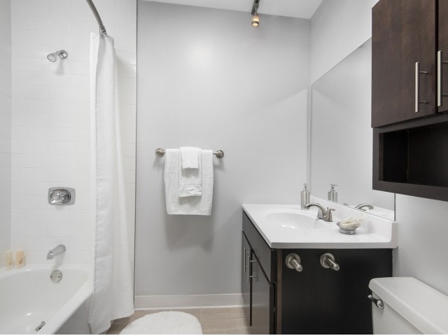 Photo - 912 N State St