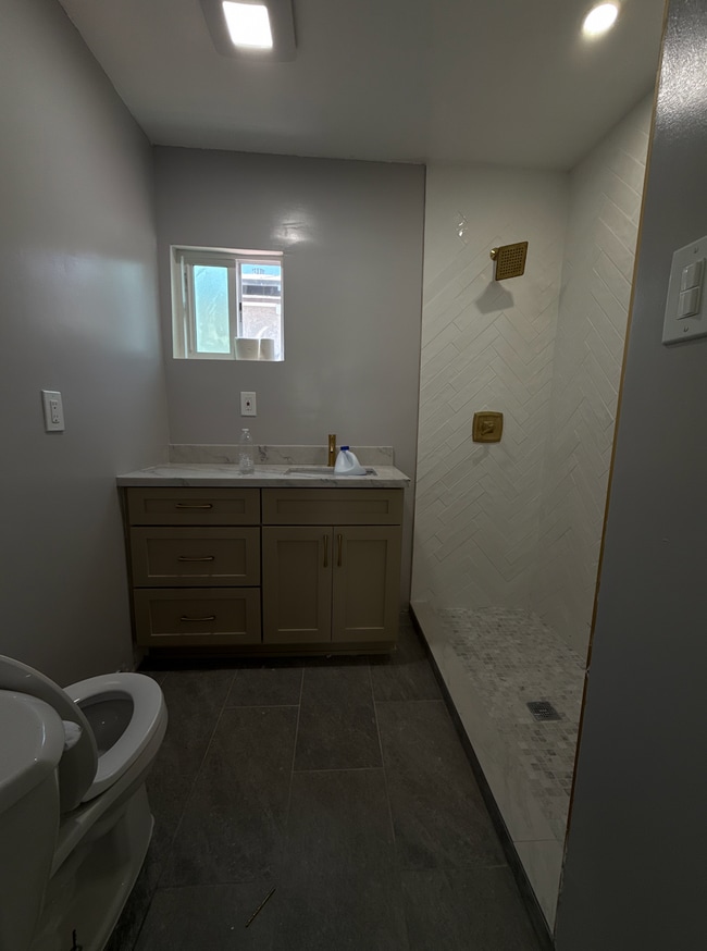 Photo - 1441 W 60th Pl Unidad 1441 W 60th Pl