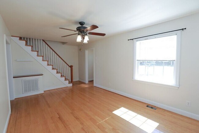 Photo - 2922 Overton Rd