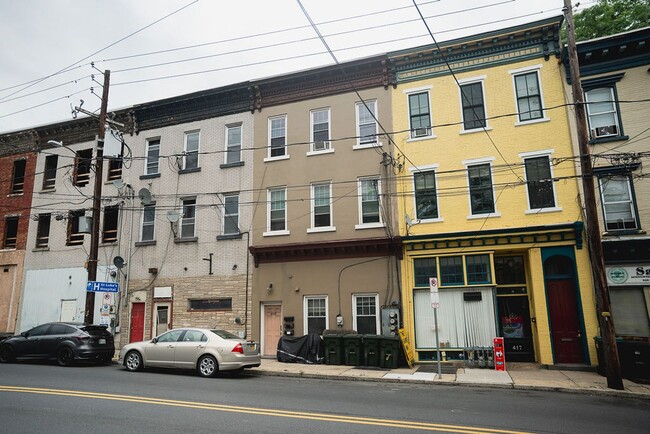 Building Photo - 415 Wyandotte St Unit 1