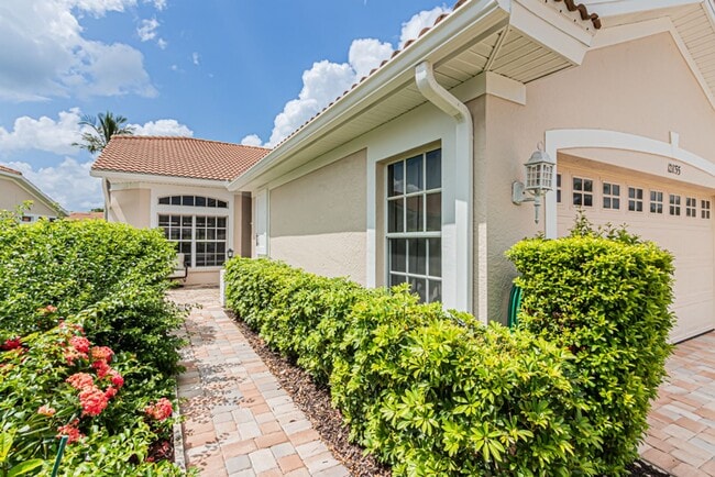 Building Photo - Beautiful 2-Bed Home, Dog Friendly & Resort-Style Amenities – Available for Annual Rental!